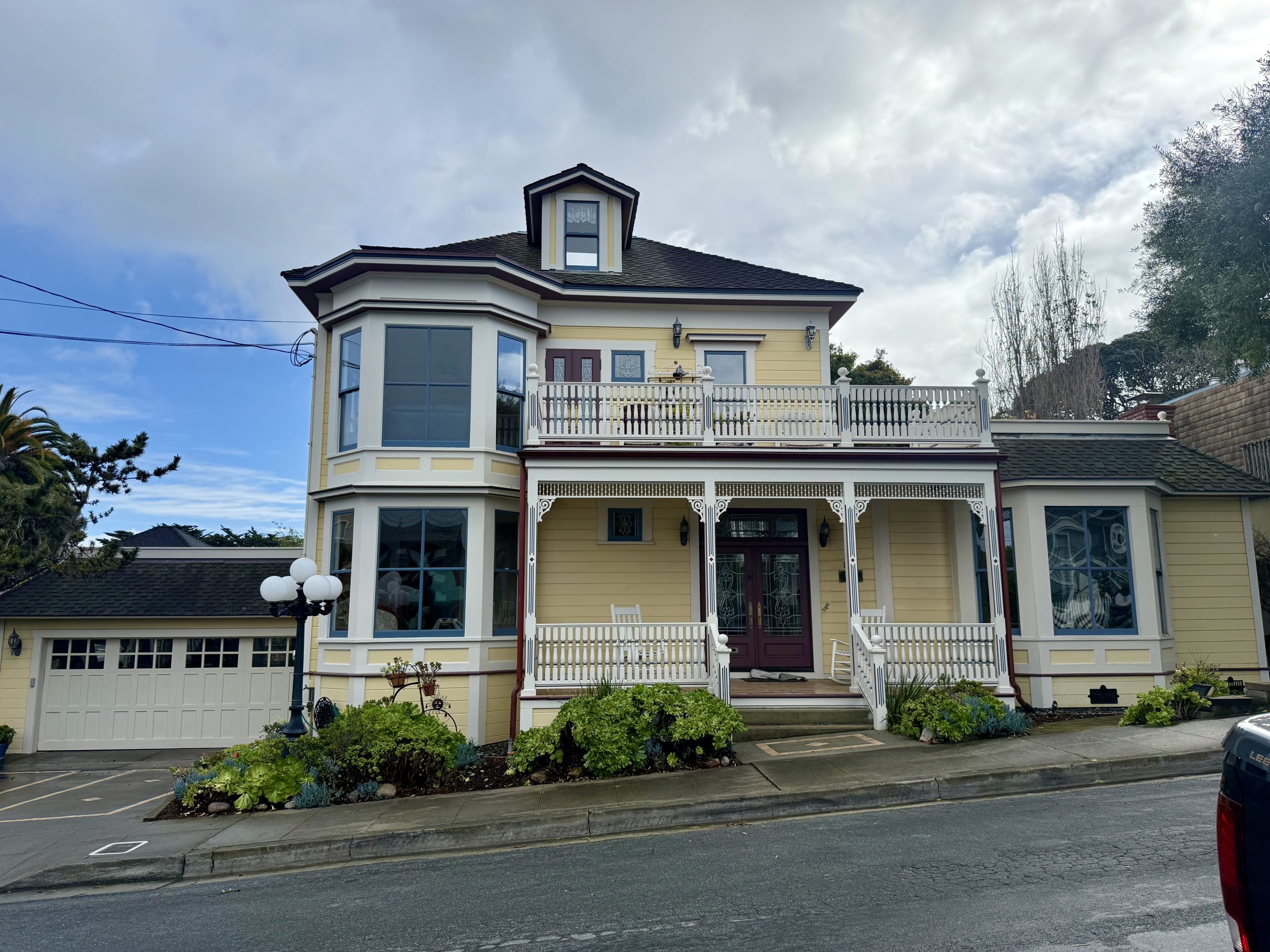 Pacific Grove, City of Homes #14: 131 7th Street