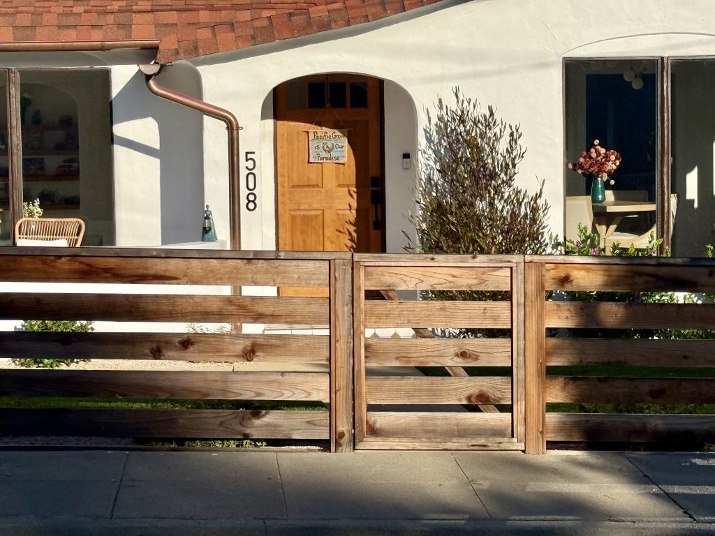 Gate