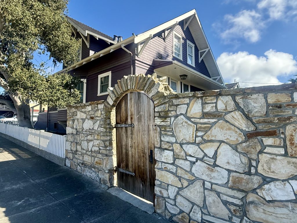Stone courtyard wall gate